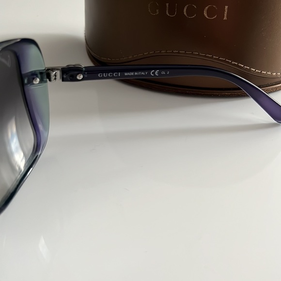 Authentic Gucci sunglasses with leather case. Navy blue/purple frame. - Picture 5 of 5